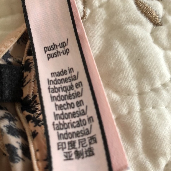 Victoria’s Secret bra. 34C - Picture 4 of 7